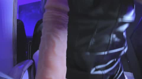 Darling online show from 01-30-25, 03:51