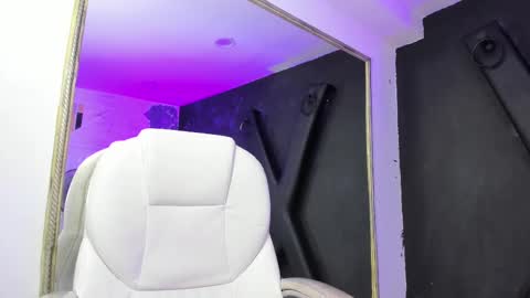 Darling online show from 02-28-25, 10:50