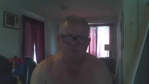 Snapshot of darwincock chatting on 12-14-24, 01:28 darwincock online show from 12-14-24, 01:28