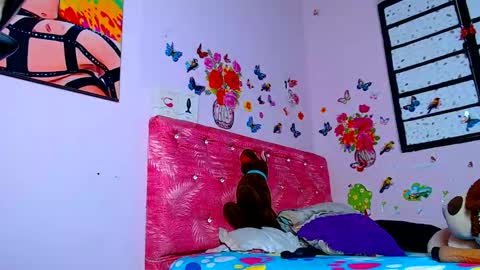 Snapshot of daslytsrozee chatting on 12-16-25, 01:43 Dasly online show from 12-16-25, 01:43