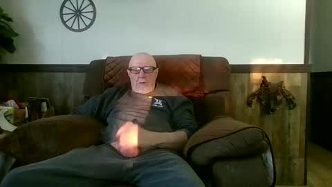 dave571960 online show from 04-12-26, 10:42