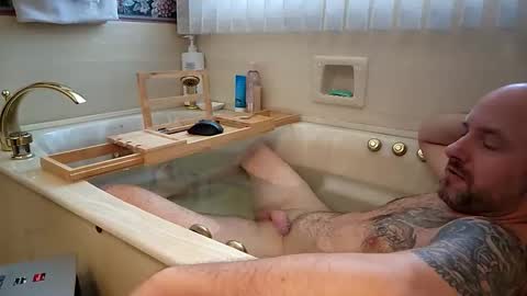 Snapshot of davecomplet chatting on 12-16-25, 01:27 Dave online show from 12-16-25, 01:27