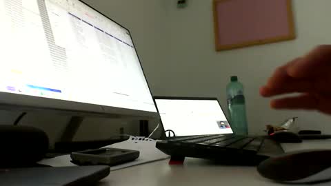 Snapshot of davesu12345 chatting on 12-12-24, 11:40 davesu12345 online show from 12-12-24, 11:40