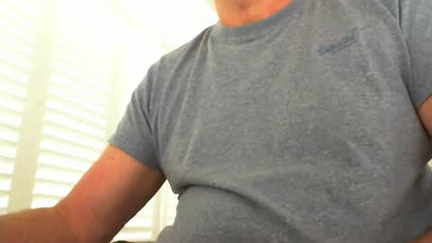 Snapshot of davesu12345 chatting on 10-17-25, 08:28 davesu12345 online show from 10-17-25, 08:28