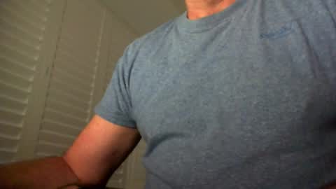 Snapshot of davesu12345 chatting on 12-17-25, 07:36 davesu12345 online show from 12-17-25, 07:36