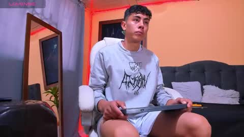 Snapshot of david_savage_ chatting on 12-16-24, 01:43 david online show from 12-16-24, 01:43