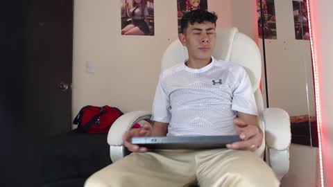 Snapshot of david_savage_ chatting on 12-18-24, 11:45 david online show from 12-18-24, 11:45