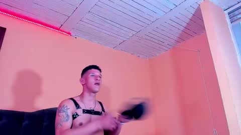 Snapshot of david_savage_ chatting on 12-21-24, 06:02 david online show from 12-21-24, 06:02