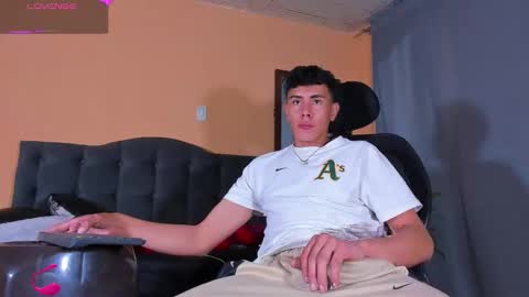 Snapshot of david_savage_ chatting on 01-19-25, 01:43 david online show from 01-19-25, 01:43