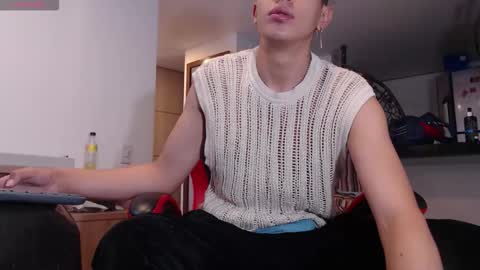 Snapshot of david_savage_ chatting on 10-16-25, 12:39 david online show from 10-16-25, 12:39