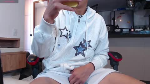 Snapshot of david_savage_ chatting on 10-21-25, 12:06 david online show from 10-21-25, 12:06