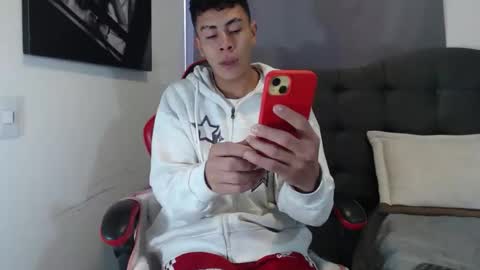 Snapshot of david_savage_ chatting on 12-22-25, 12:35 david online show from 12-22-25, 12:35