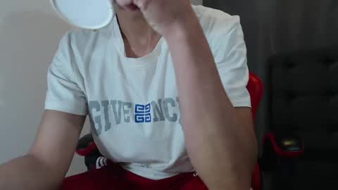 Snapshot of david_savage_ chatting on 12-23-25, 12:41 david online show from 12-23-25, 12:41