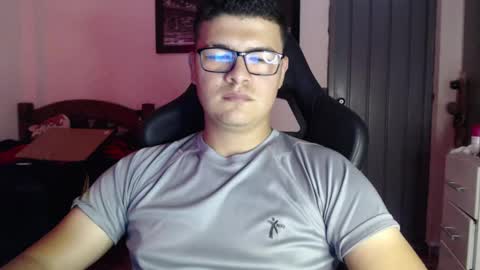 Snapshot of david_smit_ chatting on 02-19-25, 06:43 david smit online show from 02-19-25, 06:43