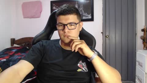 Snapshot of david_smit_ chatting on 02-21-25, 04:26 david smit online show from 02-21-25, 04:26