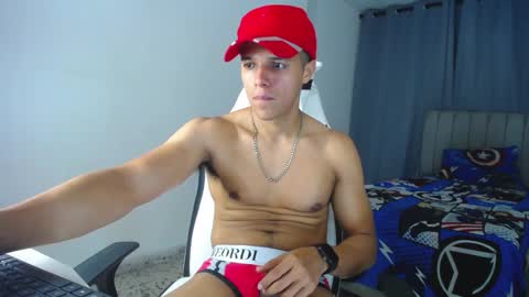 Snapshot of davisito7 chatting on 02-04-25, 04:05 David Angel online show from 02-04-25, 04:05