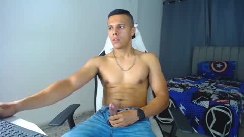 Snapshot of davisito7 chatting on 02-14-25, 05:30 David Angel online show from 02-14-25, 05:30