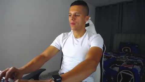 Snapshot of davisito7 chatting on 03-05-25, 03:51 David Angel online show from 03-05-25, 03:51