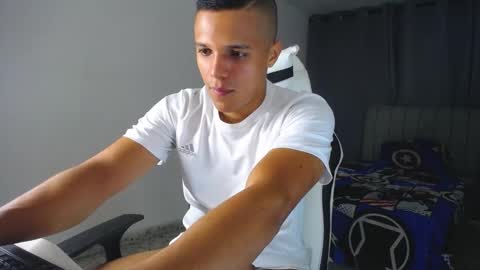 Snapshot of davisito7 chatting on 03-12-25, 04:30 David Angel online show from 03-12-25, 04:30