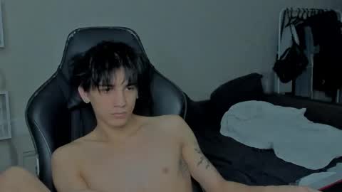 Snapshot of davisross chatting on 12-27-24, 05:09 davis online show from 12-27-24, 05:09