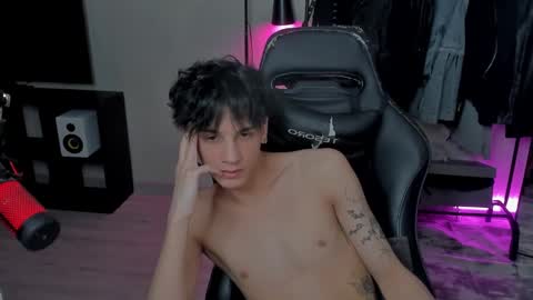 Snapshot of davisross chatting on 02-16-25, 08:11 davis online show from 02-16-25, 08:11