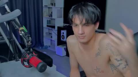 Snapshot of davisross chatting on 09-09-25, 12:32 davis online show from 09-09-25, 12:32