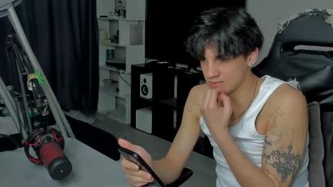 Snapshot of davisross chatting on 09-14-25, 02:54 davis online show from 09-14-25, 02:54