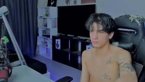 Snapshot of davisross chatting on 09-21-25, 05:03 davis online show from 09-21-25, 05:03