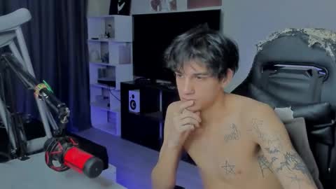 Snapshot of davisross chatting on 09-23-25, 05:54 davis online show from 09-23-25, 05:54