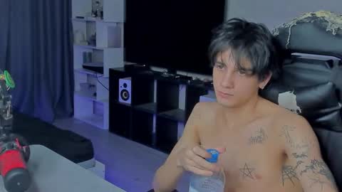 Snapshot of davisross chatting on 10-09-25, 11:58 davis online show from 10-09-25, 11:58