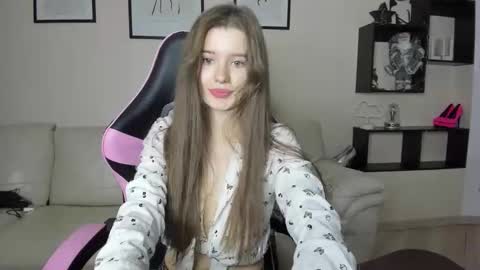 Snapshot of dazdrasmigdasue chatting on 01-19-25, 05:49 dazdrasmigdasue online show from 01-19-25, 05:49