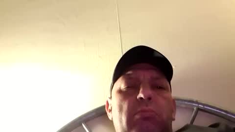 Snapshot of dazzaboxer chatting on 11-15-25, 01:25 dazzaboxer online show from 11-15-25, 01:25