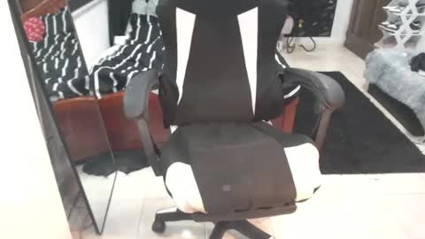 stephaniechim online show from 01-11-25, 05:52