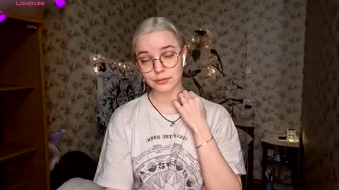 Charlie 18yo online show from 12-16-25, 06:13