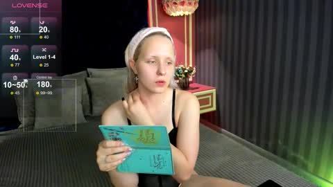 Snapshot of deardolly chatting on 09-14-25, 12:48 Dolly online show from 09-14-25, 12:48