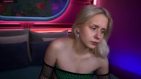 Snapshot of deardolly chatting on 09-17-25, 12:51 Dolly online show from 09-17-25, 12:51