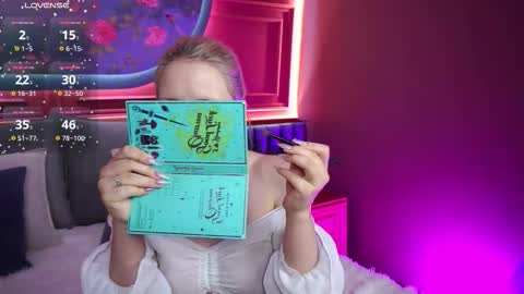 Snapshot of deardolly chatting on 09-19-25, 02:29 Dolly online show from 09-19-25, 02:29