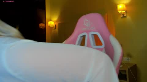 Debbie Mon Tue Fri Sun Sat GMT 3 1000am - 0400pm  online show from 02-09-26, 05:28