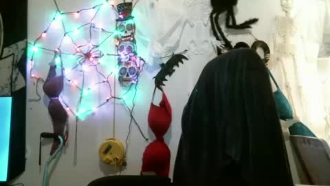 DEBBIE online show from 10-08-25, 10:24