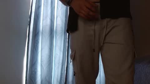 Santiago online show from 02-19-25, 04:44