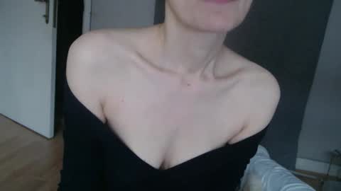 KamiDevi online show from 10-19-25, 02:29