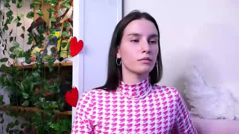 Esme 19 years old online show from 11-02-25, 07:27