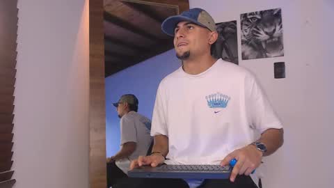 Snapshot of deivy_gram chatting on 12-16-24, 09:41  DEIVY  online show from 12-16-24, 09:41