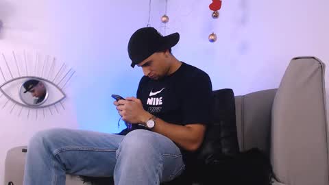 Snapshot of deivy_gram chatting on 01-03-25, 10:29  DEIVY  online show from 01-03-25, 10:29