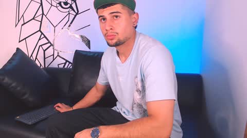 Snapshot of deivy_gram chatting on 01-10-25, 03:29  DEIVY  online show from 01-10-25, 03:29