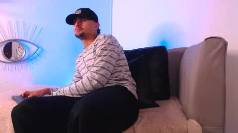 Snapshot of deivy_gram chatting on 09-12-25, 01:49  DEIVY  online show from 09-12-25, 01:49