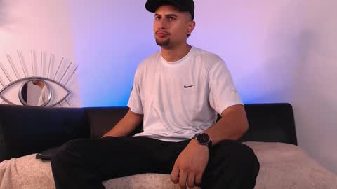 Snapshot of deivy_gram chatting on 10-01-25, 03:12  DEIVY  online show from 10-01-25, 03:12