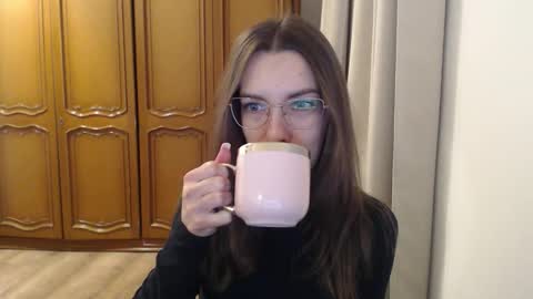 Snapshot of delightaurora chatting on 10-24-25, 05:26 Aurora online show from 10-24-25, 05:26