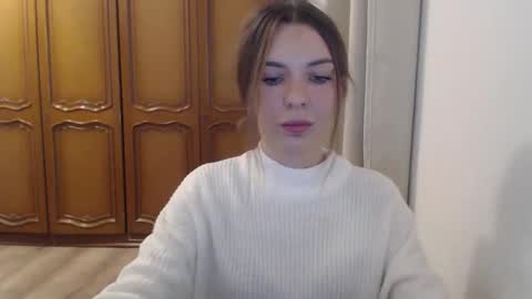 Snapshot of delightaurora chatting on 11-13-25, 06:45 Aurora online show from 11-13-25, 06:45