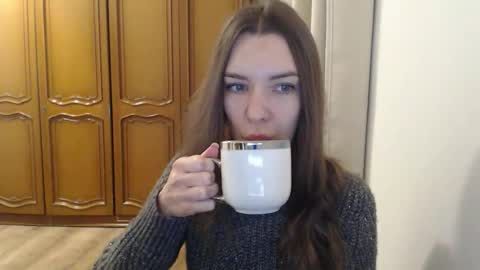 Snapshot of delightaurora chatting on 11-25-25, 06:24 Aurora online show from 11-25-25, 06:24